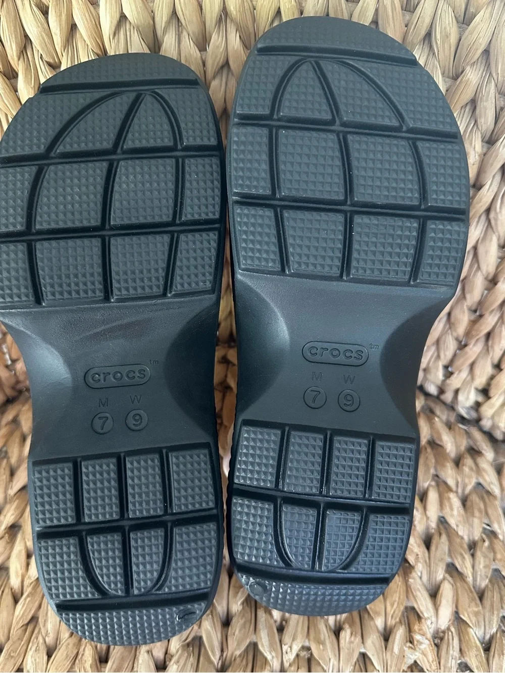 New from Anthropologie CROCS White & Black Platform Fisherman Sandals Size 9